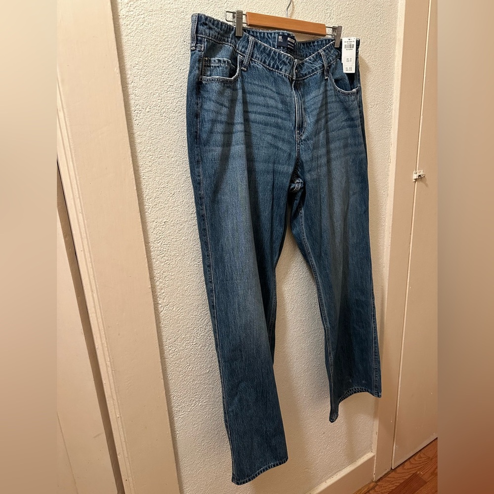 Hollister NWT  Jeans  Women  100%  Cotton Low- Rise Baggy  In Size 18L  / W 34